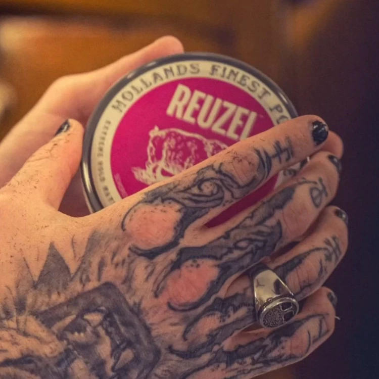 pomada wodna reuzel extreme hold matte pink.jpg