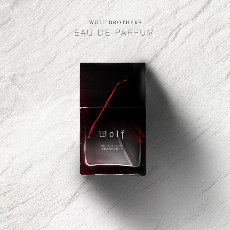 Wolf-perfume-botlle_white.jpg