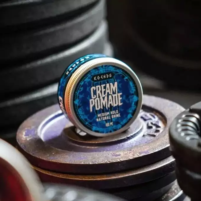 Koendu Cream Pomade Kremowa pomada do włosów o średnim chwycie i naturalnym wykończeniu 100ml.webp