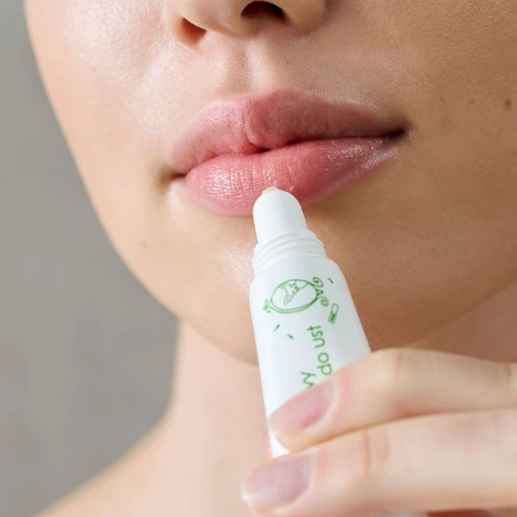 Ziaja Oliwkowa balsam do ust nawilżający 10ml.jpg
