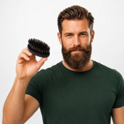 Lucjan’s Grooming Co. Duży, wygodny kartacz do brody z dzika